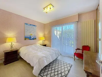 Un ou plusieurs lits dans un hébergement de l'établissement Villa bord de mer avec jardin et Wifi gratuit - FR-1-361-76