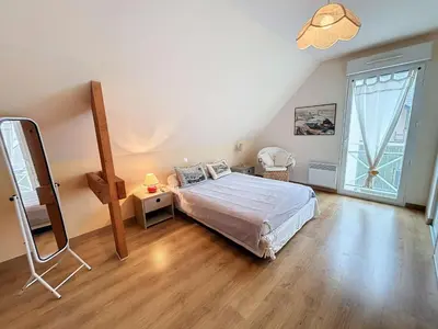Un ou plusieurs lits dans un hébergement de l'établissement Villa contemporaine: terrasse, jardin clos, 4 chambres, proche mer et attractions - FR-1-361-74