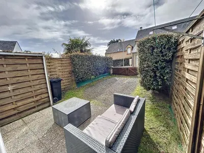 Jardin de l'établissement Charmante maison à 150m de la plage, 2 chambres, jardinet, proche Jullouville et St Pair-sur-Mer - FR-1-361-33