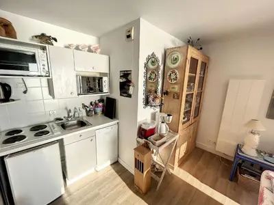Cuisine ou kitchenette dans l'établissement Appartement central avec balcon, parking privé - FR-1-361-66