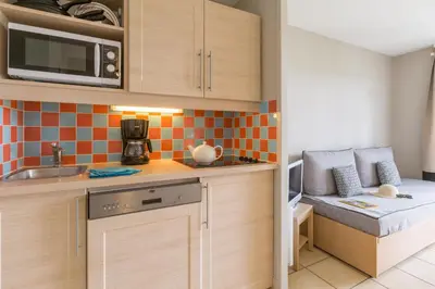 Cuisine ou kitchenette dans l'établissement Résidence Pierre & Vacances le Green Beach
