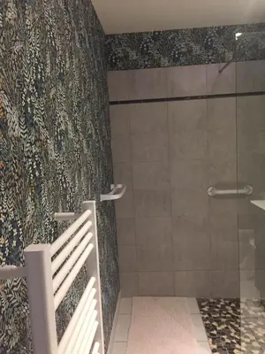 Salle de bains dans l'établissement Les Charmilles