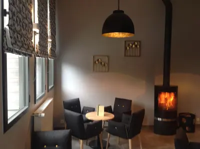 Coin salon dans l'établissement Auberge De L'Abbaye-Logis Hôtel Restaurant