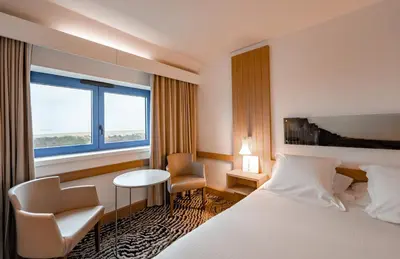 Un ou plusieurs lits dans un hébergement de l'établissement Thalazur Ouistreham - Hôtel & Spa