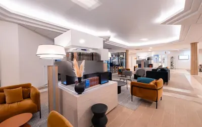 Coin salon dans l'établissement Thalazur Ouistreham - Hôtel & Spa