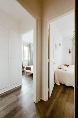 Un ou plusieurs lits dans un hébergement de l'établissement Logis Hotel Le Relais De La Poste Restaurant Le Fil du Temps