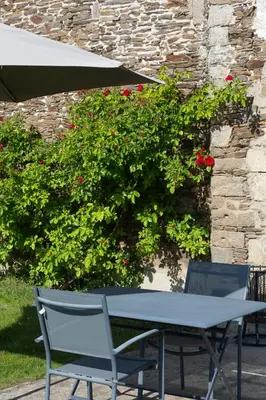 Jardin de l'établissement La Metairie du Vauhariot - Chambres de Charme Vue Mer - Piscine Intérieure Chauffée