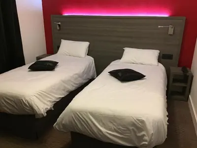 Un ou plusieurs lits dans un hébergement de l'établissement Le Beverl'inn
