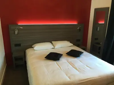 Un ou plusieurs lits dans un hébergement de l'établissement Le Beverl'inn