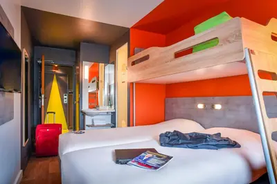 Un ou plusieurs lits dans un hébergement de l'établissement ibis budget Coutances