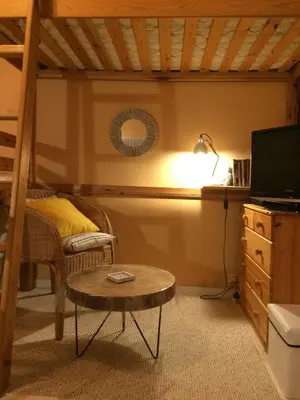 Télévision ou salle de divertissement dans l'établissement Studio Les Pieds dans l'eau