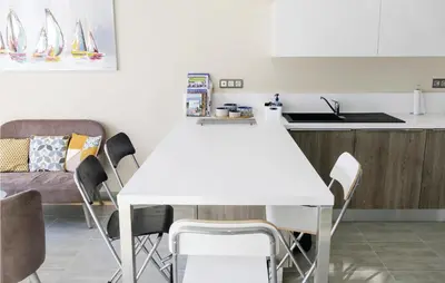 Cuisine ou kitchenette dans l'établissement Nice Home In Saint Germain Sur Ay