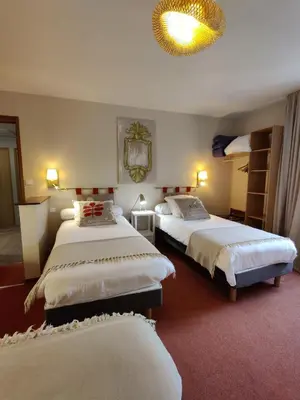 Un ou plusieurs lits dans un hébergement de l'établissement Hôtel Moderna