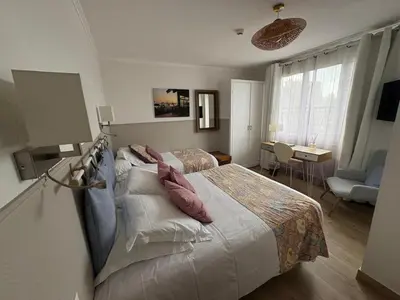 Un ou plusieurs lits dans un hébergement de l'établissement Hôtel Moderna