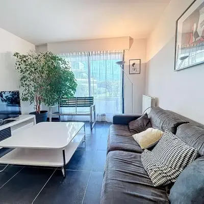 Appartement moderne avec terrasse et parking