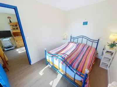 Un ou plusieurs lits dans un hébergement de l'établissement Appartement T2 avec ascenseur, hypercentre, à 50m de la plage, WIFI, TV connectée, linge en option - FR-1-361-4