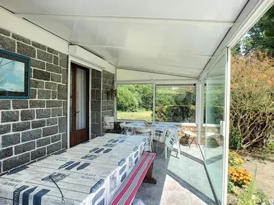 Balcon ou terrasse dans l'établissement Maison calme avec jardin, véranda, proche plage et commerces - FR-1-361-145