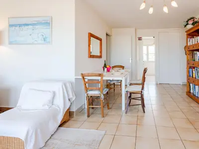 Bibliothèque dans l'appartement