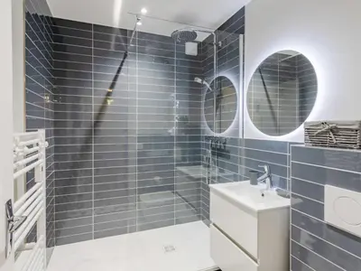 Salle de bains dans l'établissement Apartment La Voilerie-1 by Interhome
