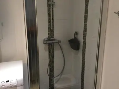 Salle de bains dans l'établissement Maison proche du port
