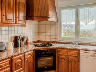Cuisine ou kitchenette dans l'établissement Holiday Home La Jolie Vague by Interhome