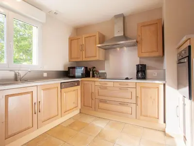 Cuisine ou kitchenette dans l'établissement Holiday Home Clos d'Amont by Interhome