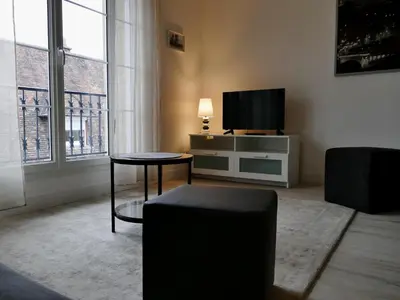 Télévision ou salle de divertissement dans l'établissement Appart'hôtel Chambrappart