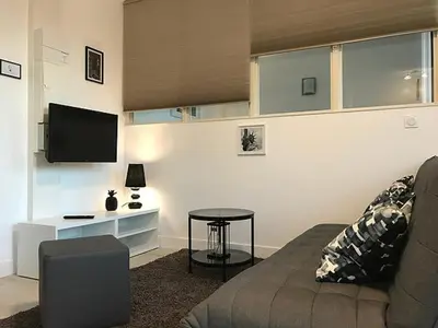 Télévision ou salle de divertissement dans l'établissement Appart'hôtel Chambrappart