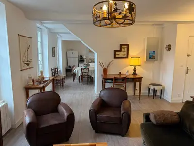 Coin salon dans l'établissement Fenêtres sur Mer Arromanches