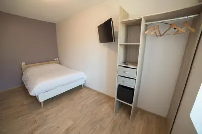 Un ou plusieurs lits dans un hébergement de l'établissement Appart Hotel de la Souleuvre