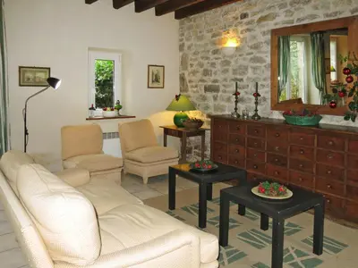 Coin salon dans l'établissement Holiday Home La Bedelle by Interhome