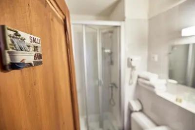 Salle de bains dans l'établissement Hotel Saint Etienne
