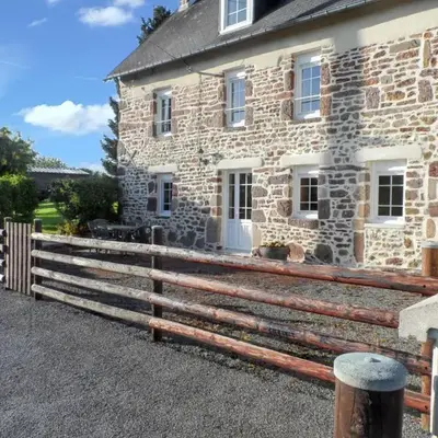 Maison charmante près de Chanteloup avec terrasse.
