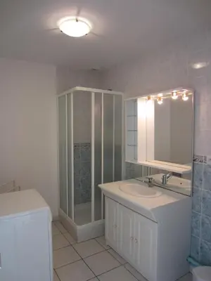Salle de bains dans l'établissement Maison avec jardin à 80 m de la plage de Barneville-Carteret