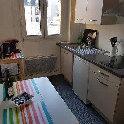 Cuisine ou kitchenette dans l'établissement Granville Plage Plat Gousset