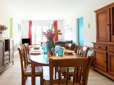 Télévision ou salle de divertissement dans l'établissement Holiday Home Les mielles by Interhome