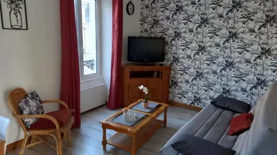 Télévision ou salle de divertissement dans l'établissement F2 plages du débarquement rénové