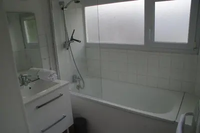 Salle de bains dans l'établissement La Cour Royale