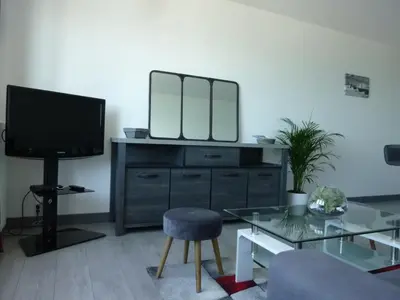 Télévision ou salle de divertissement dans l'établissement Gîte 