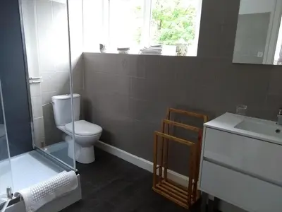 Salle de bains dans l'établissement Domaine du Haul