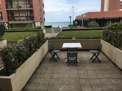Vue générale sur la mer ou vue sur la mer prise depuis l'appartement