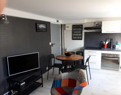 Cuisine ou kitchenette dans l'établissement Le cosy plage