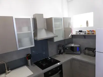 Cuisine ou kitchenette dans l'établissement Appartement Bayeux