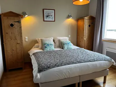 Un ou plusieurs lits dans un hébergement de l'établissement Les Transats Chambre et appartements Face à la mer