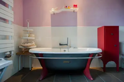 Salle de bains dans l'établissement Chateau Le Colombier