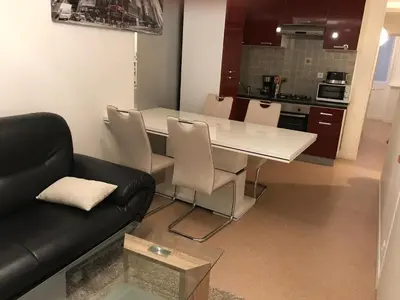 Cuisine ou kitchenette dans l'établissement Appartement Rue Victor Hugo - Port de la Houle