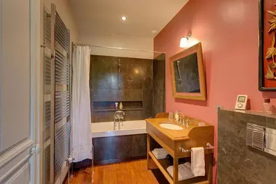 Salle de bains dans l'établissement Château de Tocqueville