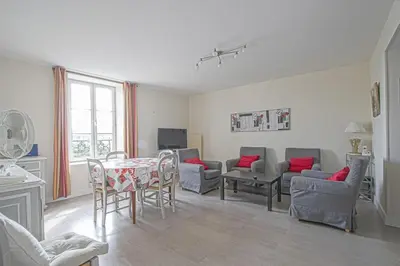 Télévision ou salle de divertissement dans l'établissement IKE'S Deluxe APARTMENT in Bayeux