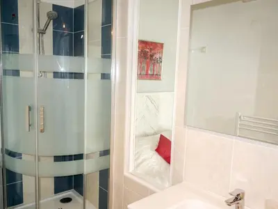 Salle de bains dans l'établissement Studio L'Abri des Flots by Interhome