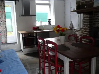 Cuisine ou kitchenette dans l'établissement La Cour du Bourg